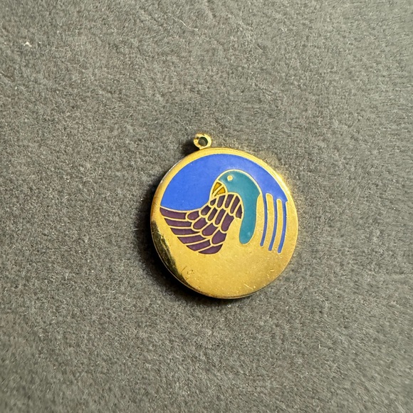 Laurel Burch 1993 Bird in Hand Gold Tone Pendant - Picture 2 of 4